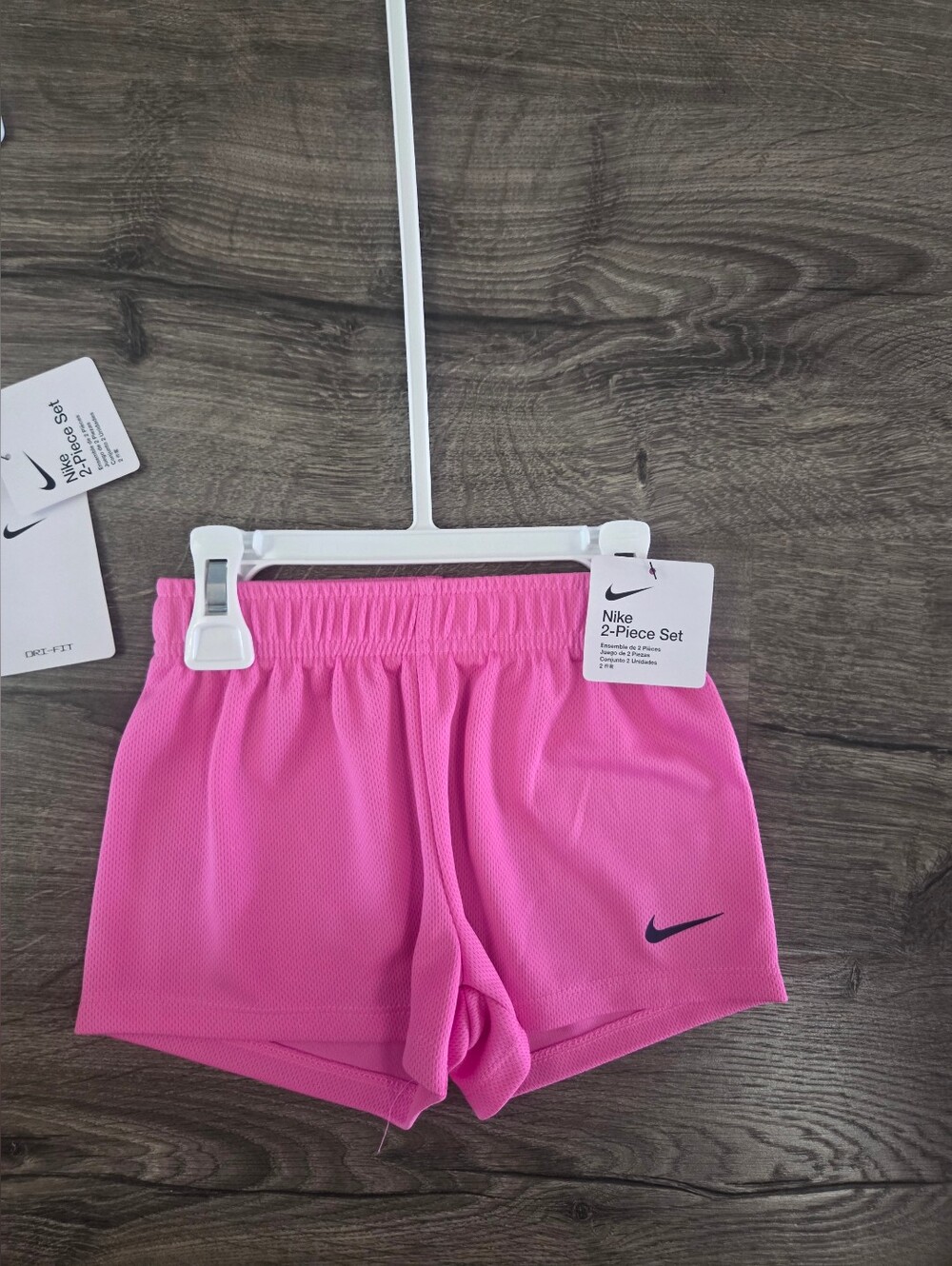 Nike Dri- Fit Girls' Gray & Pink Heart Tank 2pc Set Size 3t NWT - Picture 4 of 4
